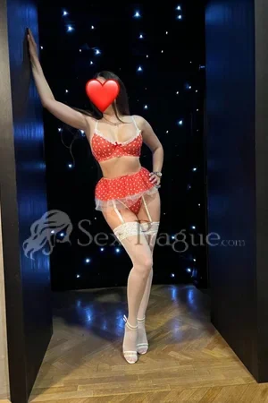 Nicole Escort