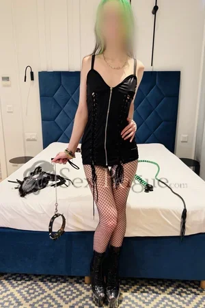 Amanda Mistress Escort