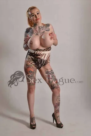 Roxy Escort